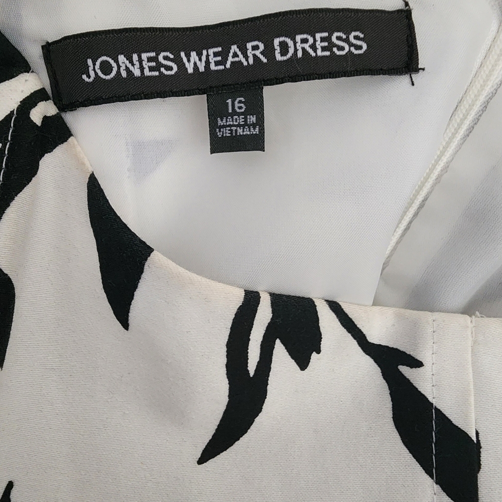 Jones wear 16